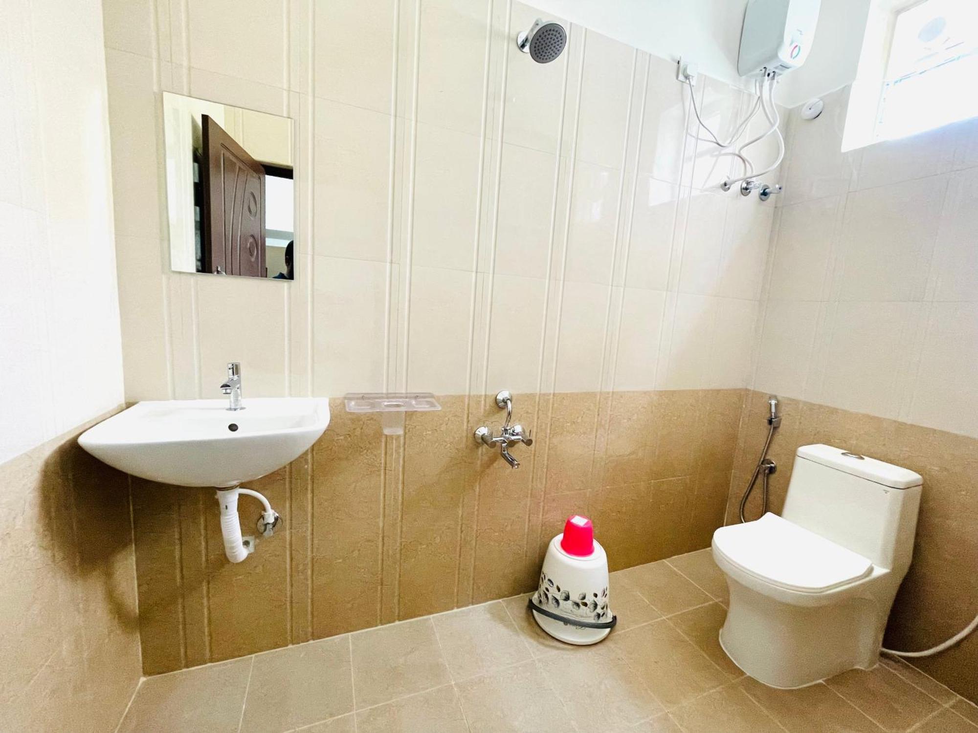 Pearl Stays, Tirupati - Very Convenient For The People Coming From Bangalore And Chennai - You Can Skip City Traffic While Reaching Any Temple In Tirupati - Covered Parking - 24Hrs Front Desk And Hot Water - Free Wifi - Flexible Checkin-In Check-Out المظهر الخارجي الصورة
