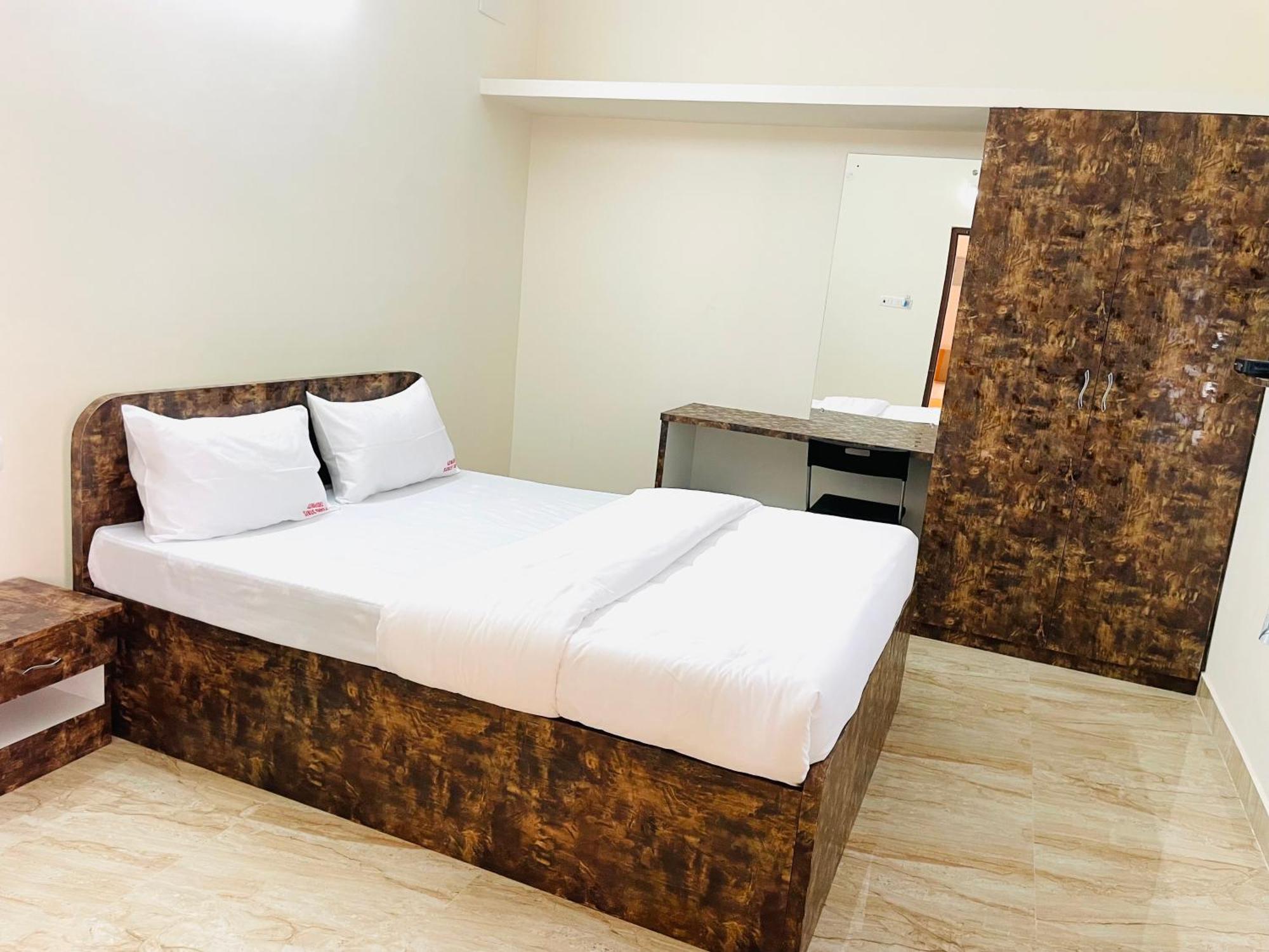 Pearl Stays, Tirupati - Very Convenient For The People Coming From Bangalore And Chennai - You Can Skip City Traffic While Reaching Any Temple In Tirupati - Covered Parking - 24Hrs Front Desk And Hot Water - Free Wifi - Flexible Checkin-In Check-Out المظهر الخارجي الصورة