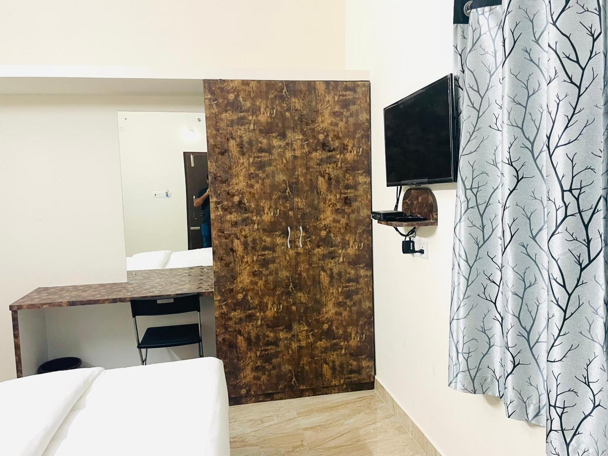 Pearl Stays, Tirupati - Very Convenient For The People Coming From Bangalore And Chennai - You Can Skip City Traffic While Reaching Any Temple In Tirupati - Covered Parking - 24Hrs Front Desk And Hot Water - Free Wifi - Flexible Checkin-In Check-Out المظهر الخارجي الصورة
