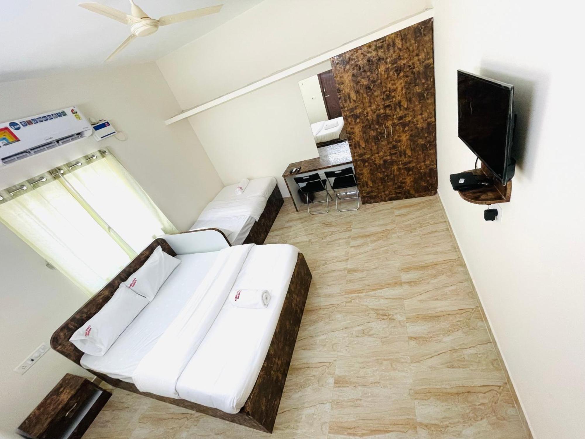 Pearl Stays, Tirupati - Very Convenient For The People Coming From Bangalore And Chennai - You Can Skip City Traffic While Reaching Any Temple In Tirupati - Covered Parking - 24Hrs Front Desk And Hot Water - Free Wifi - Flexible Checkin-In Check-Out المظهر الخارجي الصورة