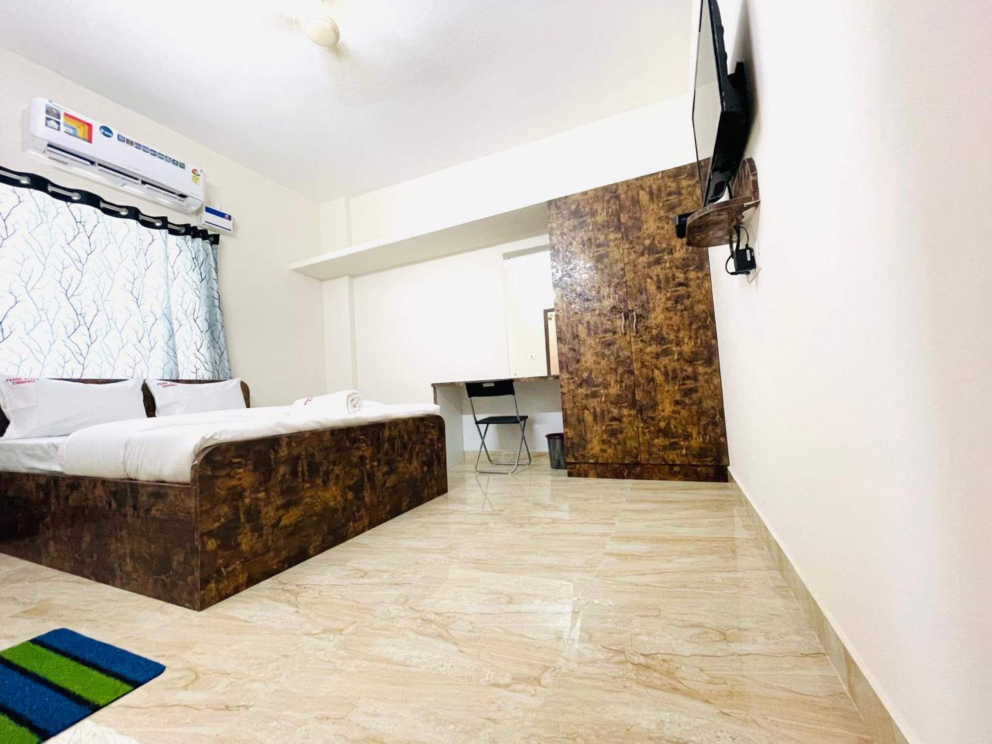 Pearl Stays, Tirupati - Very Convenient For The People Coming From Bangalore And Chennai - You Can Skip City Traffic While Reaching Any Temple In Tirupati - Covered Parking - 24Hrs Front Desk And Hot Water - Free Wifi - Flexible Checkin-In Check-Out المظهر الخارجي الصورة